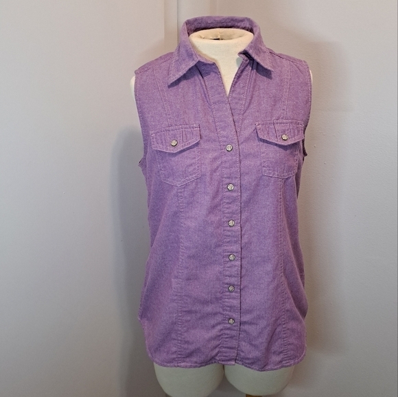 Brit and Bridle sleeveless top with cute floral snap buttons - Picture 1 of 5